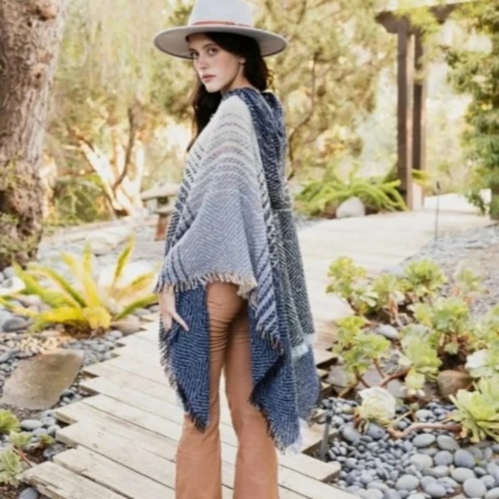 Hooded Poncho w/Herringbone Tweed Knit Design - Picture 4 of 8
